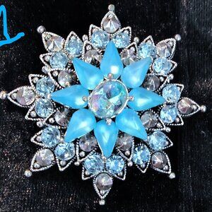 beautiful vintage brooch